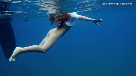 underwater romantic nude swimming vidéos porno gratuites youporn