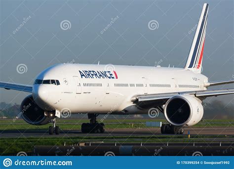Air France Boeing 777 300er F Gsqm Passenger Plane Arrival And Landing