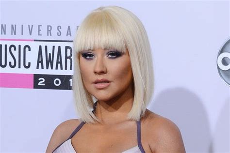 Christina Aguilera Poses Pregnant Naked For V Magazine Upi