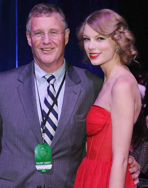 Taylor Swift And Her Parents Sweetest Moments In Photos