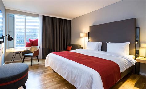 Guests praise the comfy beds. Doppelzimmer - Holiday Inn Hamburg City Nord