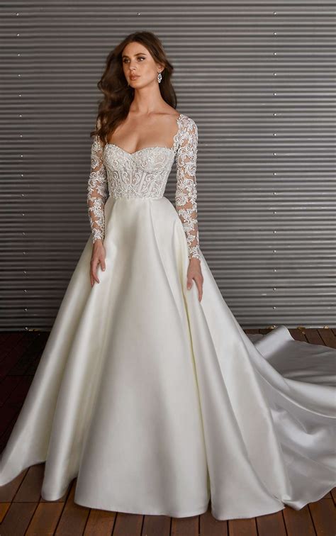Classic Ball Gown Wedding Dress With Sweetheart Neckline And Detachable Tulle Jacket Kleinfeld