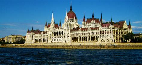 Budapest főváros önkormányzata pályázatot hirdet „budapest építészeti nívódíja 2020 elnyerésére. Parlement tour in het Engels