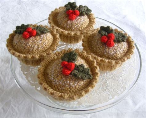 People enjoy christmas parties which has been a trend for a long time. Knitted mince pies | Christmas knitting patterns ...