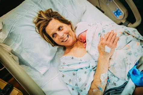 amazing to see 30 touching photos of 61 year old woman surrogate for son to give birth to a