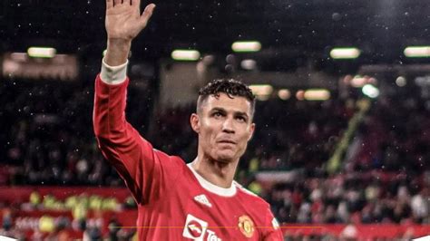 Cristiano Ronaldo Leaves Manchester United Football Fans React With