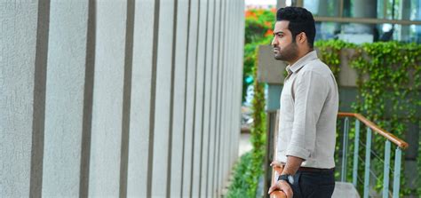 Trivikram's treatment of this plot scores over his indulgence as jr ntr delivers another fine performance. Aravinda Sametha Veera Raghava Wallpapers - Wallpaper Cave