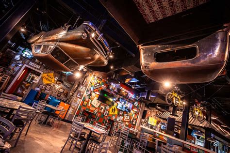 Best Sports Bars In Las Vegas Where To Watch And Drink On Game Day