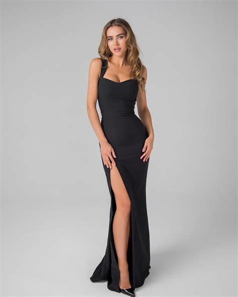 Дизайнерские платья on instagram “total black ️В вечернем платье с разрезом на ноге и шлейфом