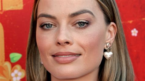 Here S What Margot Robbie Looks Like Going Makeup Free
