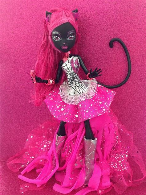 Monster high draculaura doll barbie frankie stein, barbie, fashion illustration, cartoon, fictional character png. 266 best images about Black and Fuchsia/Hot Pink on Pinterest