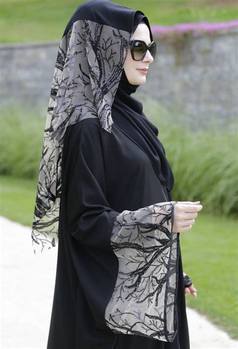 Pin By Saaleha Cassim On Hijab Mode Black Abaya Designs Abaya Fashion Dubai Abayas Fashion