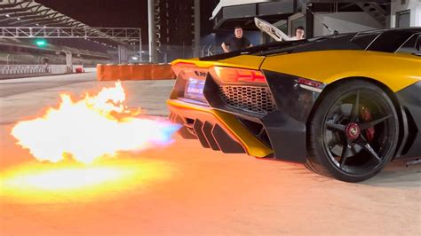 Lamborghini Aventador Spitting Flames Youtube