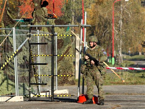 Slovensko bývá napadáno, že netestuje dostatečně a na přelomu září a října se situace v zemi dramaticky zhoršila. Koronavírus na Slovensku: Štát môže využiť Lešť - SME