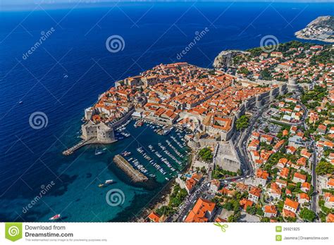 Diese stadt ist von griechen, römern, illyrern, kroaten und venezianern geprägt worden. Dubrovnik-alte Stadt stockbild. Bild von feiertage, nave ...