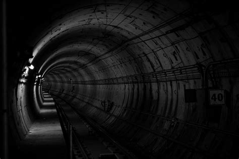 Gratis Billeder Lys Sort Og Hvid Tunnel Mørk Undergrundsbane