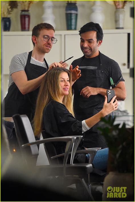 photo gisele bundchen gets her hair highlight by pal hairstylist harry josh 03 photo 4389069