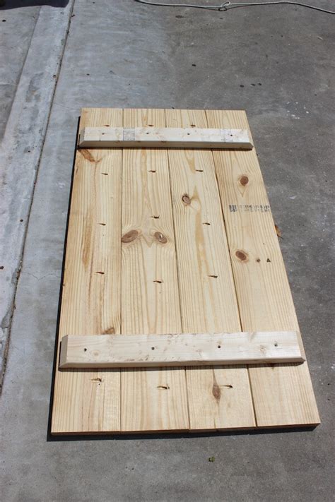 Another pallet project for you! Sawhorse Coffee Table { Free DIY Plans } Rogue Engineer