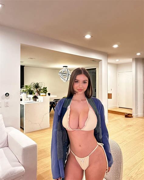 Sophie Mudd Exposed Her Big Tits In New Year 2023 3 Photos The Fappening