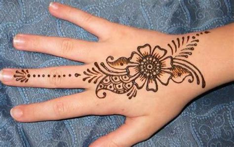 Easy And Simple Mehndi Designs For Hands Images 2020