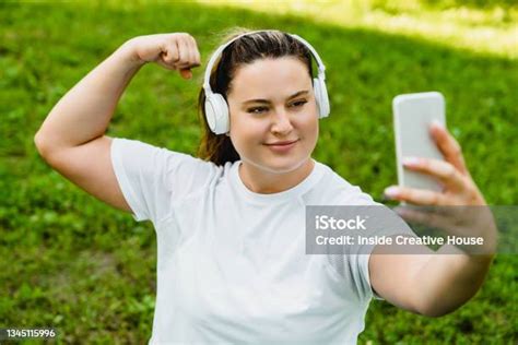 Strong Muscular Fit Plump Plussize Caucasian Woman Athlete Taking