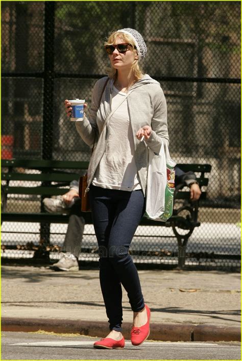 Kirsten Dunst Pins Up Her Flats Photo 147131 Johnny Borrell Kirsten