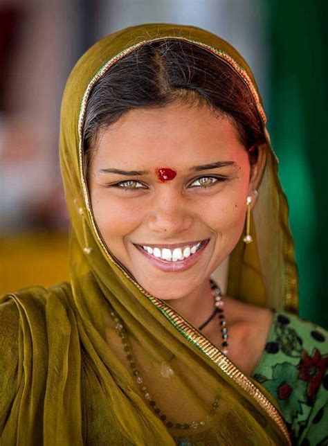 Pin By Mario Sergio On Outros Olhares Woman Smile Beautiful Smile Beauty Around The World