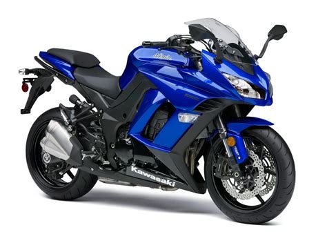 Four stroke, parallel twin cylinder. 2014 Kawasaki Ninja 650 - Moto.ZombDrive.COM