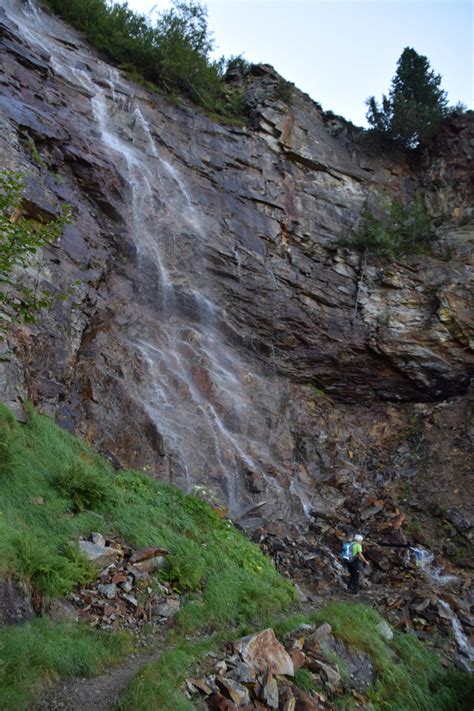 The great walser valley (german: Wanderung zur Zeischalm von Innervals, Valsertal