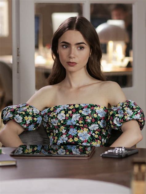 Lily Collins Emily In Paris 2020 9gag