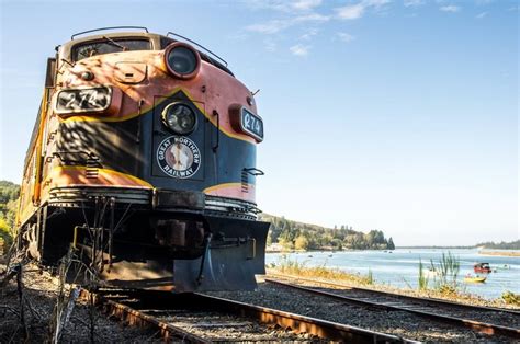 The Scenic Train Ride In Oregon That Runs Year Round