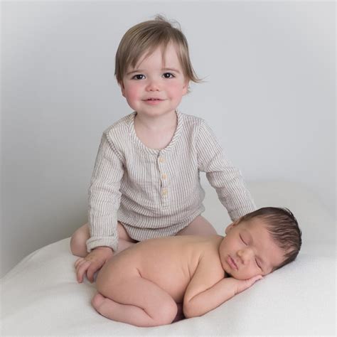 Sibling Photos With Newborn Baby Ideas How To Guide