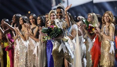 — miss universe (@missuniverse) december 9, 2019 the massive competition was hosted at tyler perry studios in atlanta. Cinco curiosidades de la nueva Miss Universo 2019 ...