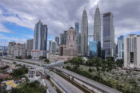 As the world moves rapidly into the fourth industrial revolution (ir4.0), mdec is ready and fully focused on leading malaysia's digital economy forward. New MDEC chief pushes for Malaysia 5.0 concept - StartUp ...