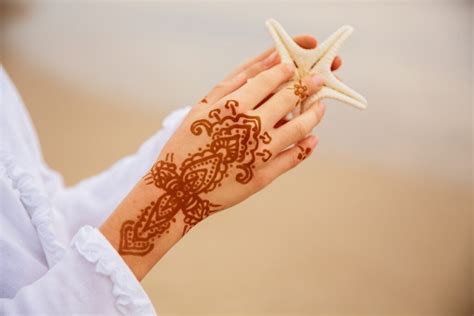 Henna Painting In The Uae The Oriental Understanding Of Beauty