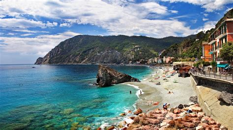 The Sea Monterosso Italy Beautiful Beach Wallpaper