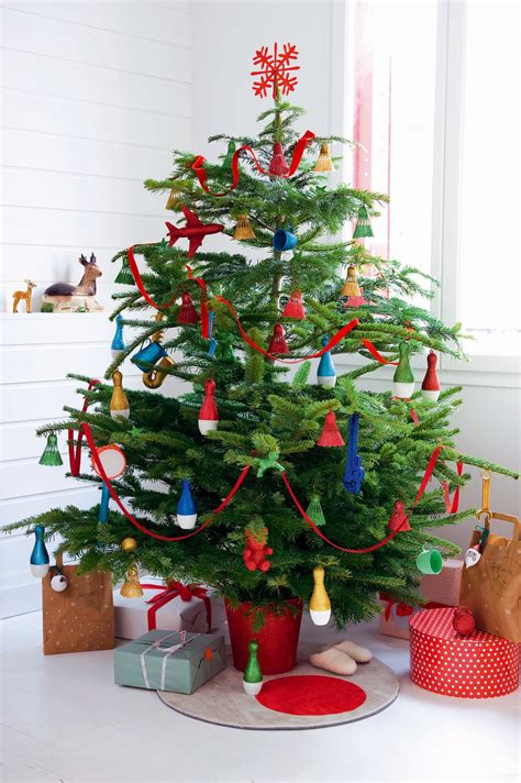 Maybe you would like to learn more about one of these? Un sapin décoré de jouets - Marie Claire