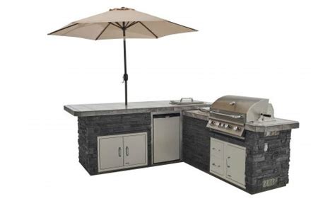 Get the taste of outdoor grilling and the convenience of an indoor kitchen with one of our luxury outdoor grill islands. Summer Breeze Outdoor Kitchens | BBQ Islands