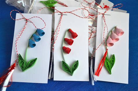 Mai ales că magazinele și tarabele de la orice gură de metrou sau din parcuri au fost luate cu asalt de tot felul de modele. Martisoare quilling: flori de primavara colorate | Circul ...
