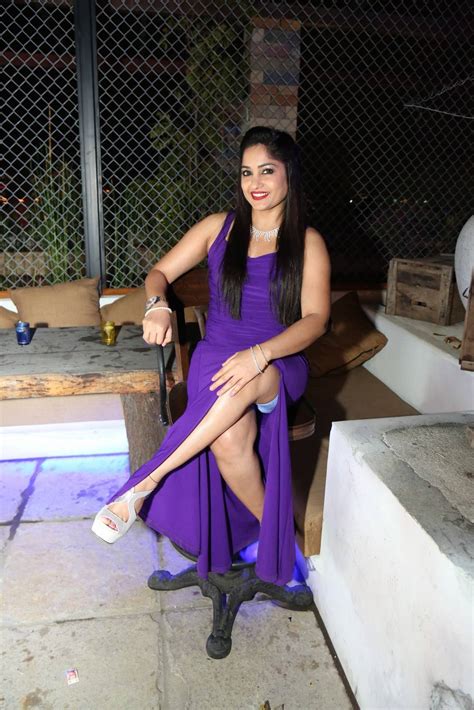Latest hot tollywood actress stills : Beautiful Madhavi Latha Hot Thigh Show Photos - Tollywood ...