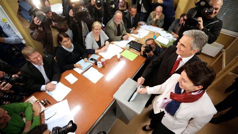 Die vier größten banken in österreich dominieren unangefochten die bilanzsummen mit großen abstand zu weiteren kreditinstituten. Große Koalition verliert Nationalratswahl in Österreich ...