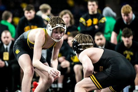 Iowa High School State Wrestling: Day 1 live updates as the IHSAA
