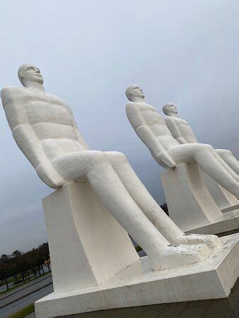 היא משתייכת באופן מסורתי למדינות סקנדינביה, אם כי אינה שוכנת על חצי האי סקנדינביה. חוות דעת על ‪Mennesket ved havet‬ - אסביירג, דנמרק ...