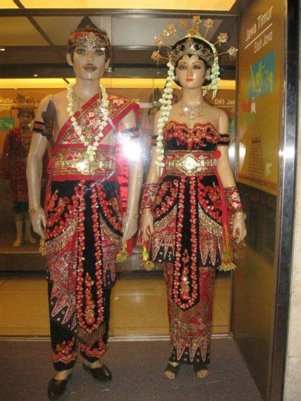 Pakaian Tradisional Jawa Timur Adalah Megan Hill