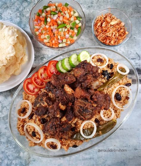 Yuk, coba nasi kebuli ala timur tengah. Resep Nasi Kebuli Kambing Super Lezat untuk Idul Adha