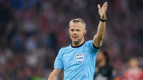 Bjorn kuipers has been confirmed as the referee for england's euro 2020 final against italy at wembley on sunday night. Lipsia-Paris Saint Germain: fischia l'olandese Björn ...