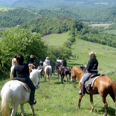 Alessandro cavallo è originario di latiano, comune della provincia di brindisi. Escursione a cavallo