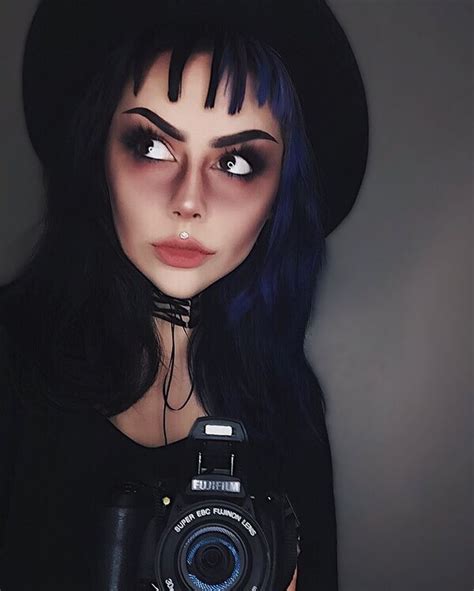 While lydia's dead mother was relegated to the distant past in the movie, her loss remains raw here. Marissa 🕷 Martens (@spookylilpeach)"Lydia Deetz 📷 this ...