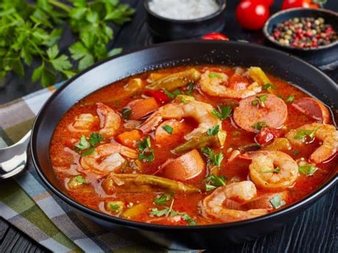 Jan 17, 2020 · though gumbo may be considered a soup or a stew and jambalaya is more of a casserole, there's a lot to learn about all the differences and similarities of the two louisiana dishes. Gumbo vs Jambalaya - What's the Difference? - Northern Nester