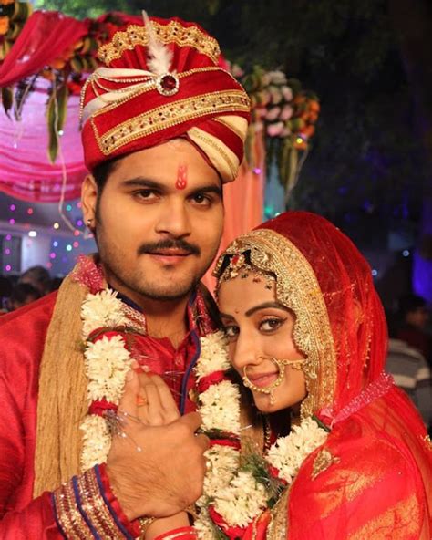 Akshara Singh Married With Arvind Akela Kallu Photo Goes Viral Top 10 Bhojpuri